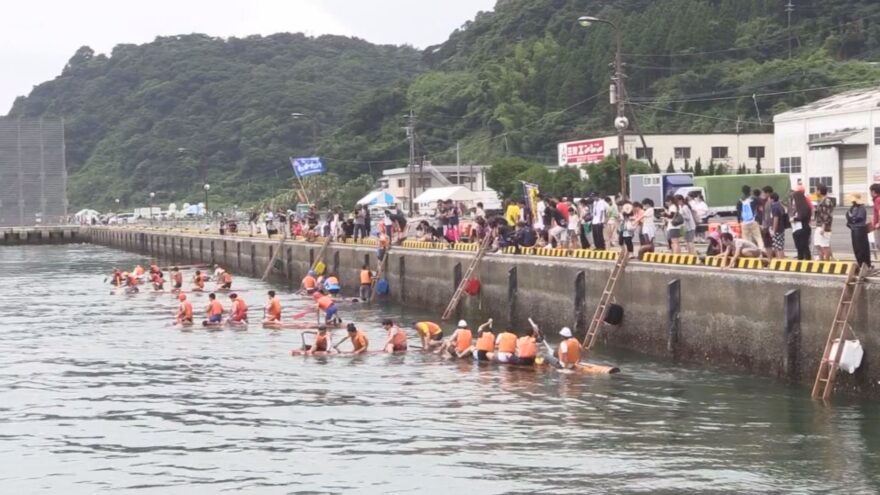 油津港まつりで弁甲競漕大会