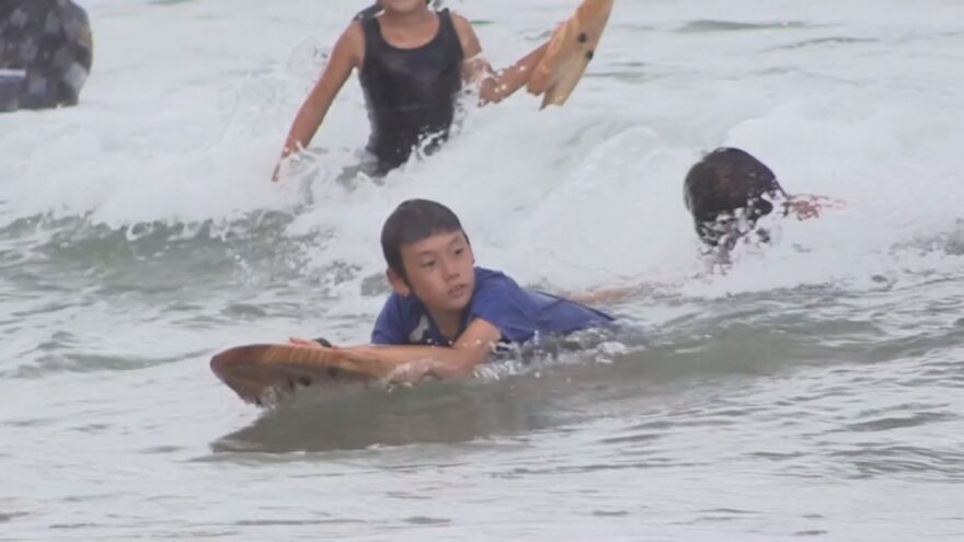 石波海岸でボディサーフィンに挑戦！