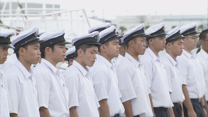 宮崎海洋高校の実習船出港