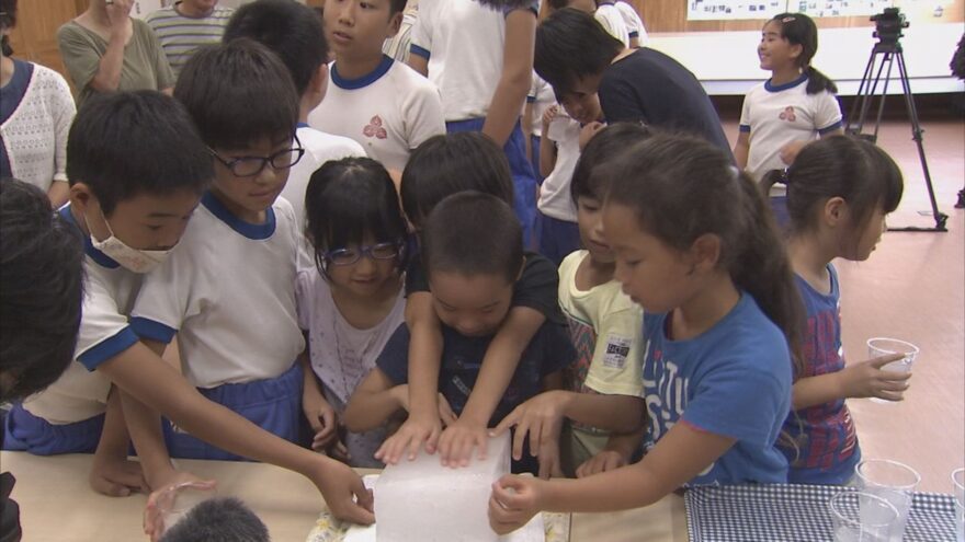 南極の氷を子ども達にプレゼント