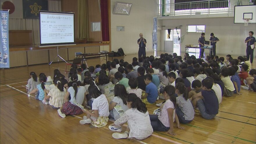 小学校で海の環境教室