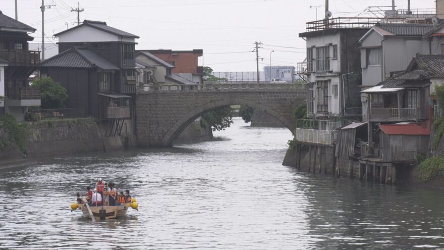 堀川運河で「チョロ船」の体験乗船