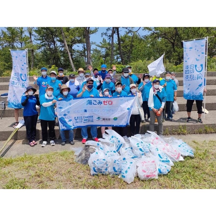 春の海ごみゼロウィーク　日向市のお倉ヶ浜でごみ拾い